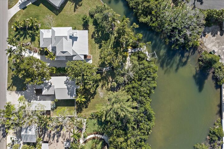 Property Photo:  6841 Longboat Drive S  FL 34228 