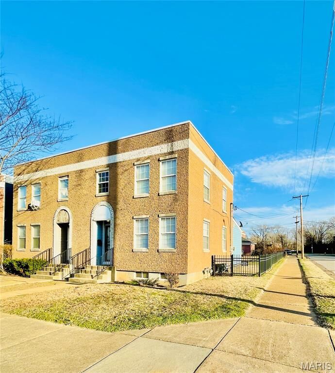 Property Photo:  2700 Bacon Street  MO 63106 