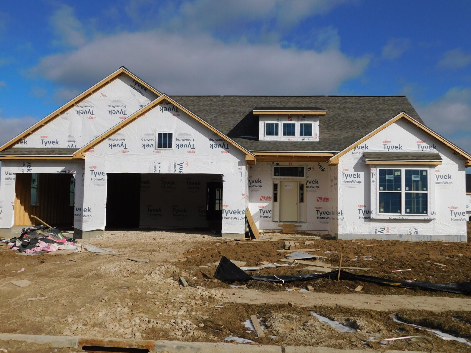 Property Photo:  708 N Sparrow Way  WI 53024 