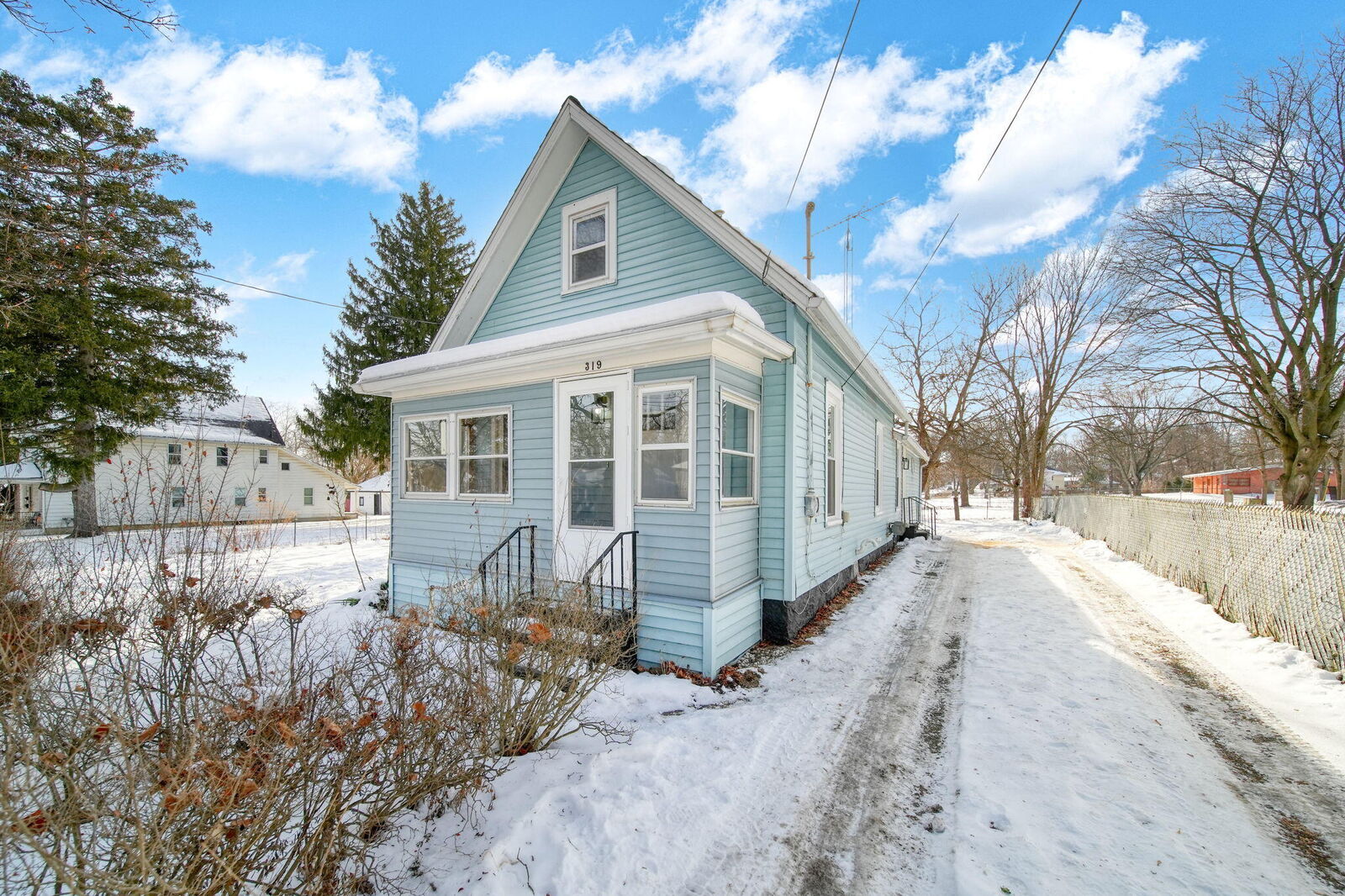 Property Photo:  319 W North Street  MI 49202 