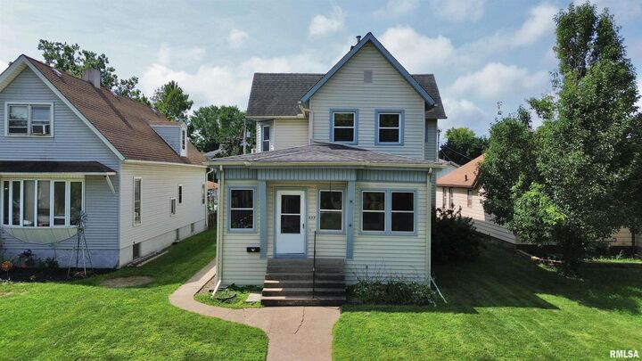 Property Photo: 633 4th Avenue S IA 52732