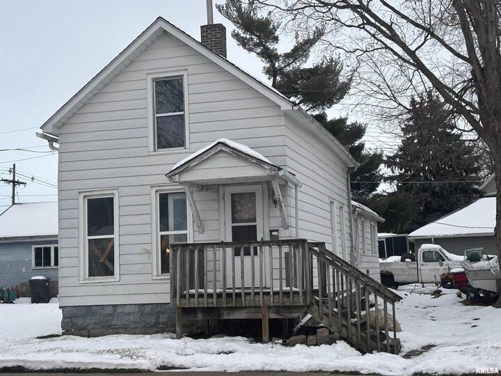 Property Photo:  2231 Pershing Blvd Boulevard  IA 52732 