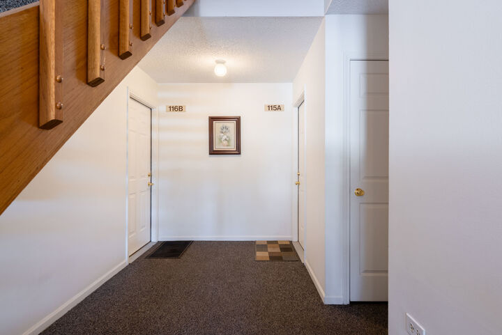 Property Photo:  32 W Fern Court 116B  IL 60067 