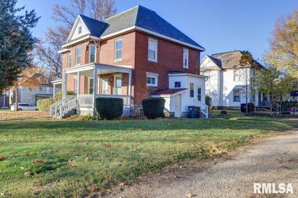 Property Photo:  802 4th Street W  IL 61081 