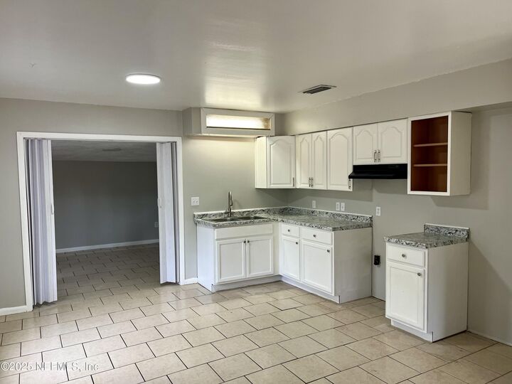 Property Photo:  253 Lakeview Court  FL 32148 