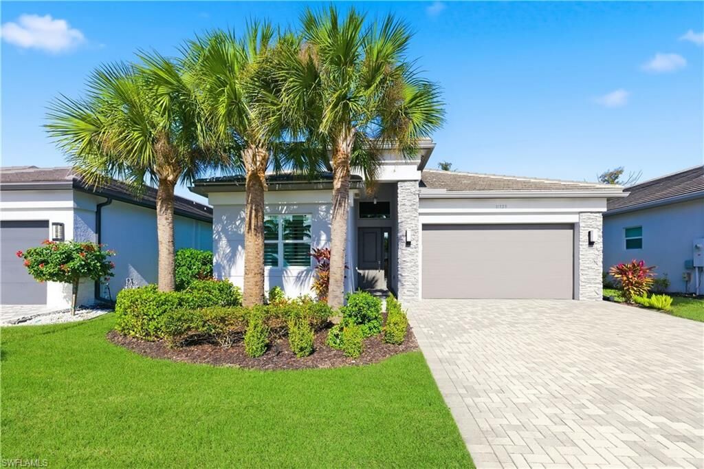 Property Photo: 11323 Jacaranda Dr FL 34120