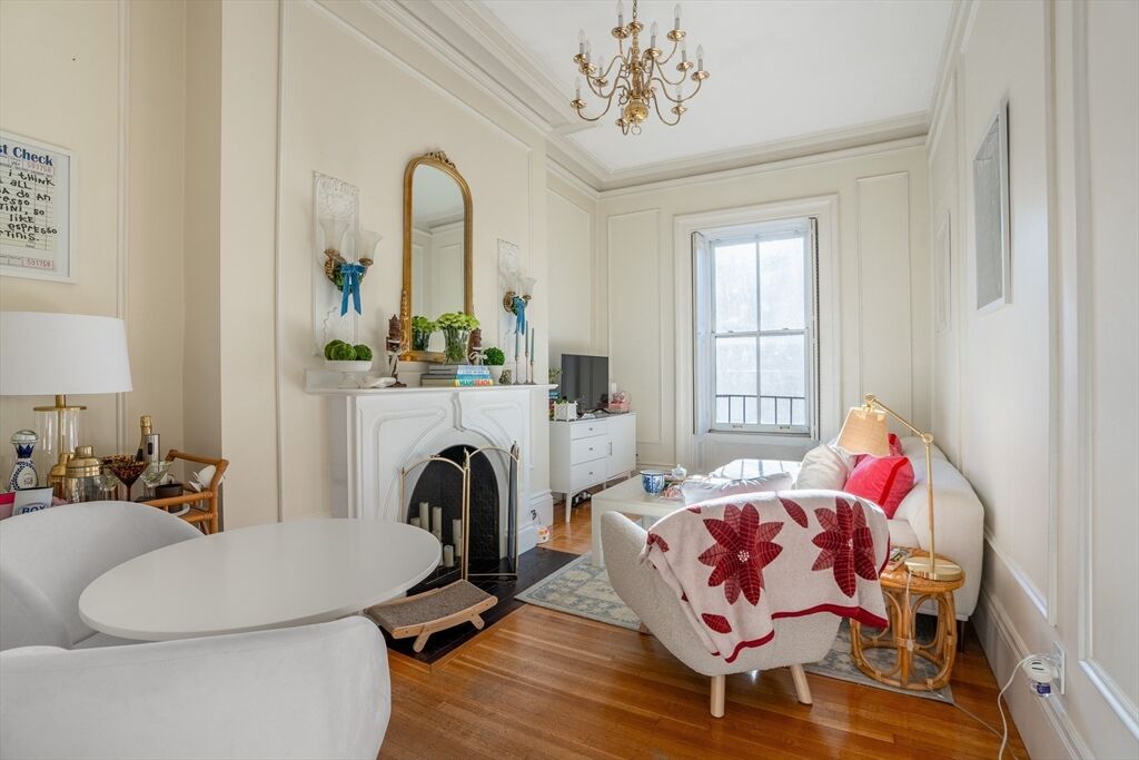 Property Photo:  127 Beacon St 32  MA 02116 