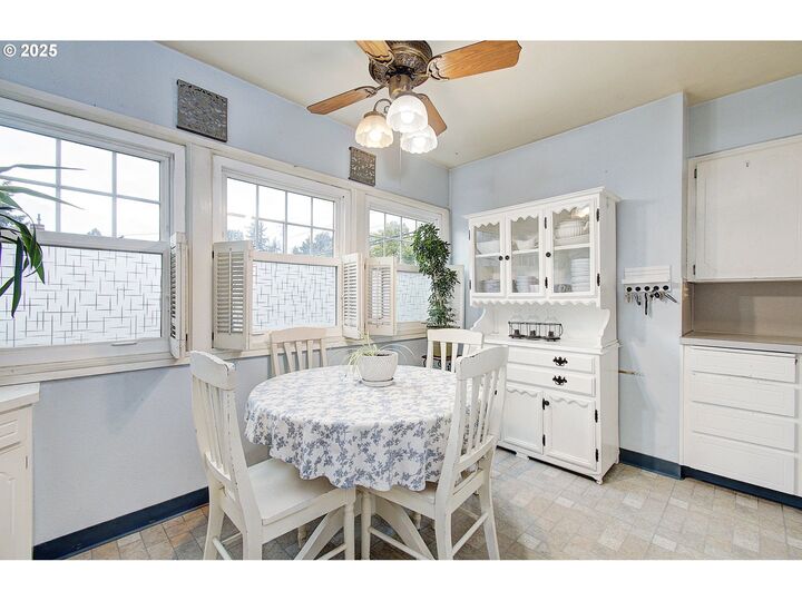 Property Photo: 615 W 39th St WA 98660