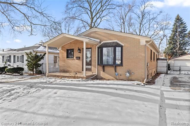 Property Photo:  5949 Fenton Street  MI 48127 