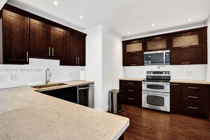 Property Photo: 6871 SW 50th Ter FL 33155