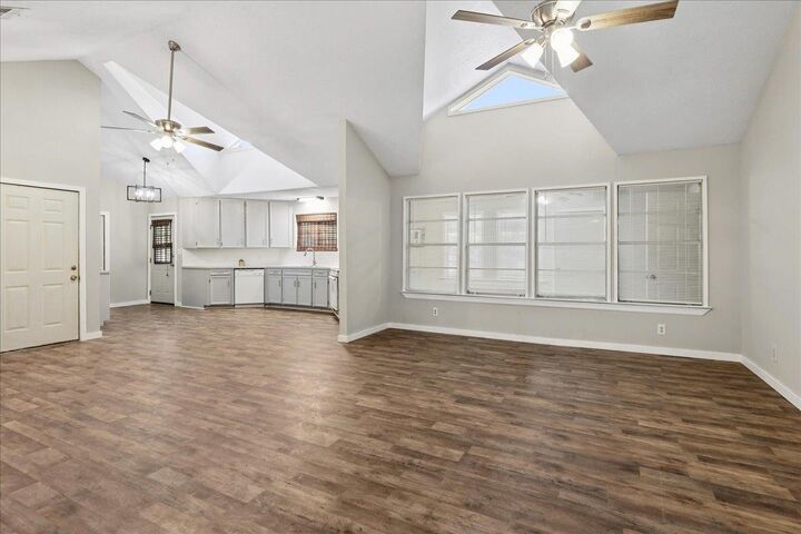 Property Photo: 3814 Beverly TX 77632