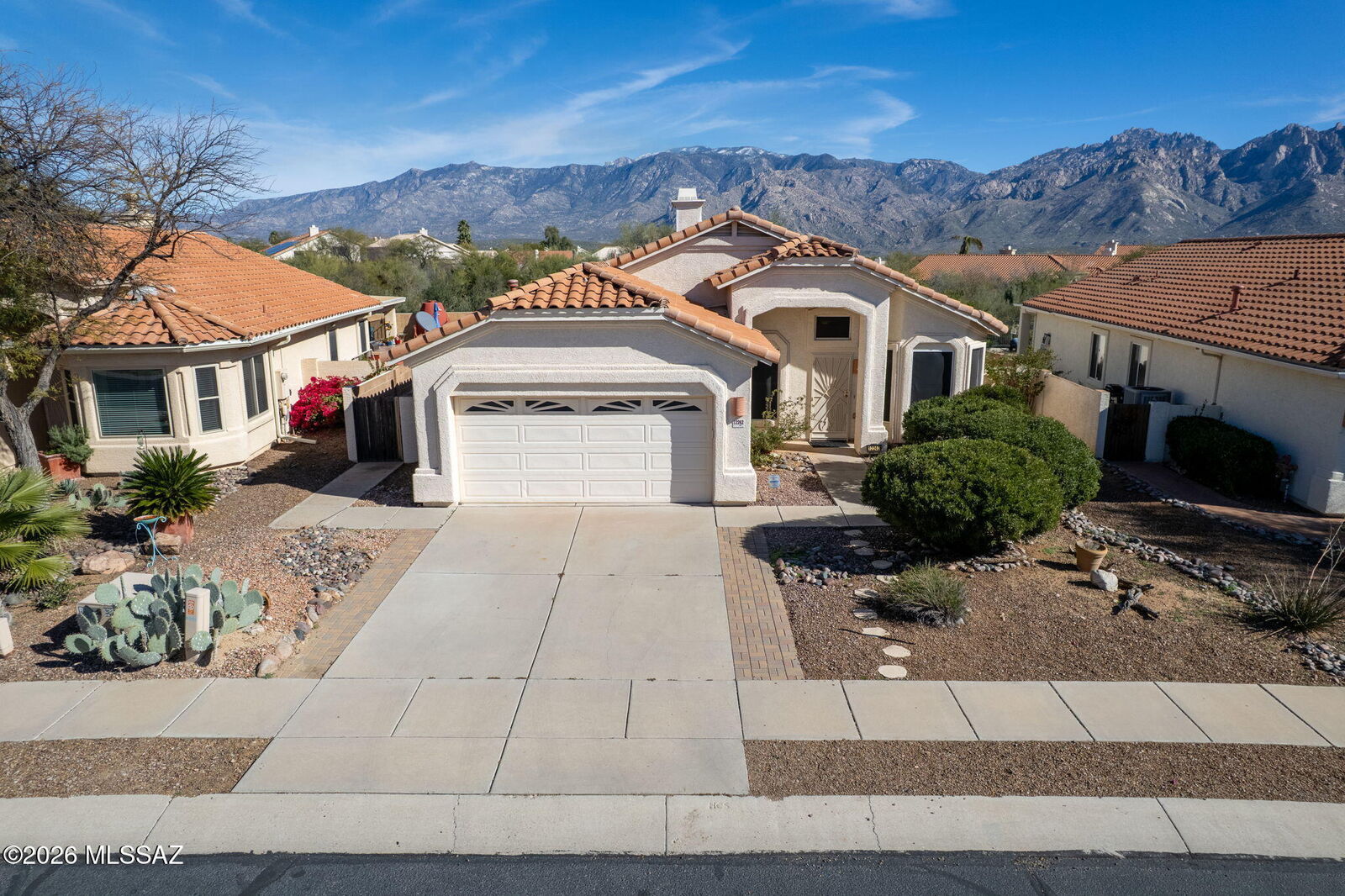 Property Photo:  12242 N New Dawn Avenue  AZ 85755 