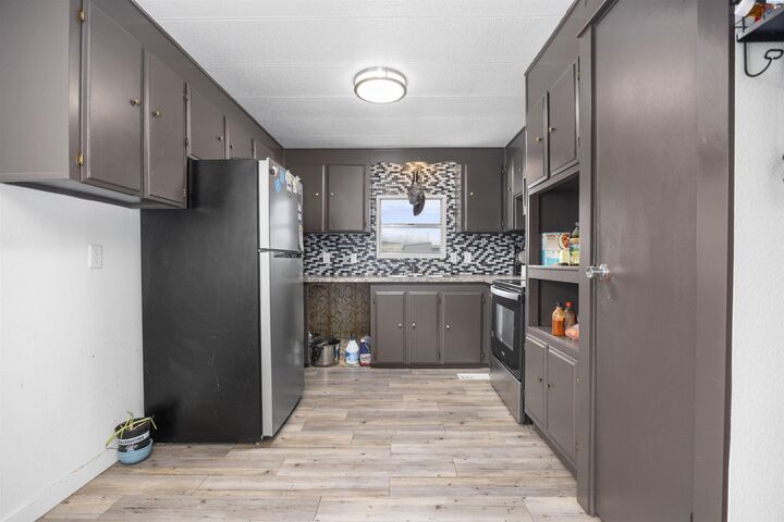 Property Photo:  925 N Elm Ave  WA 99301 