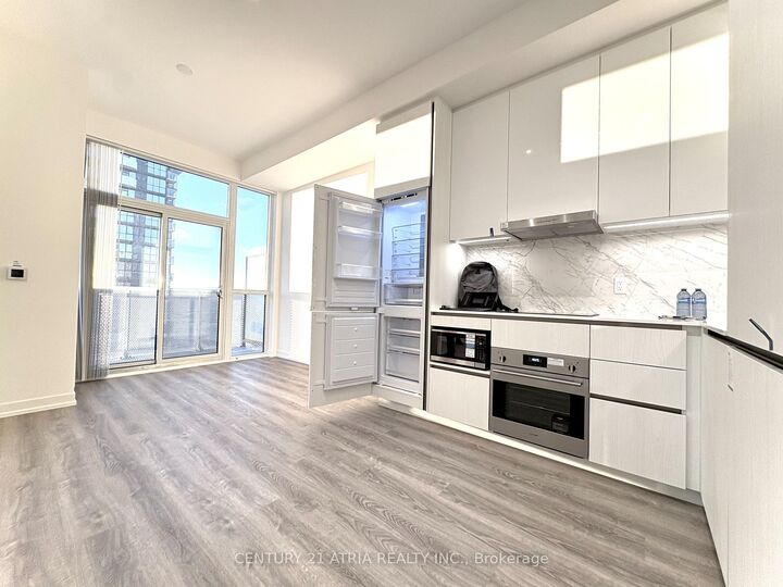 Property Photo:  8 Interchange Way N/A 3711  ON L4K 0R2 