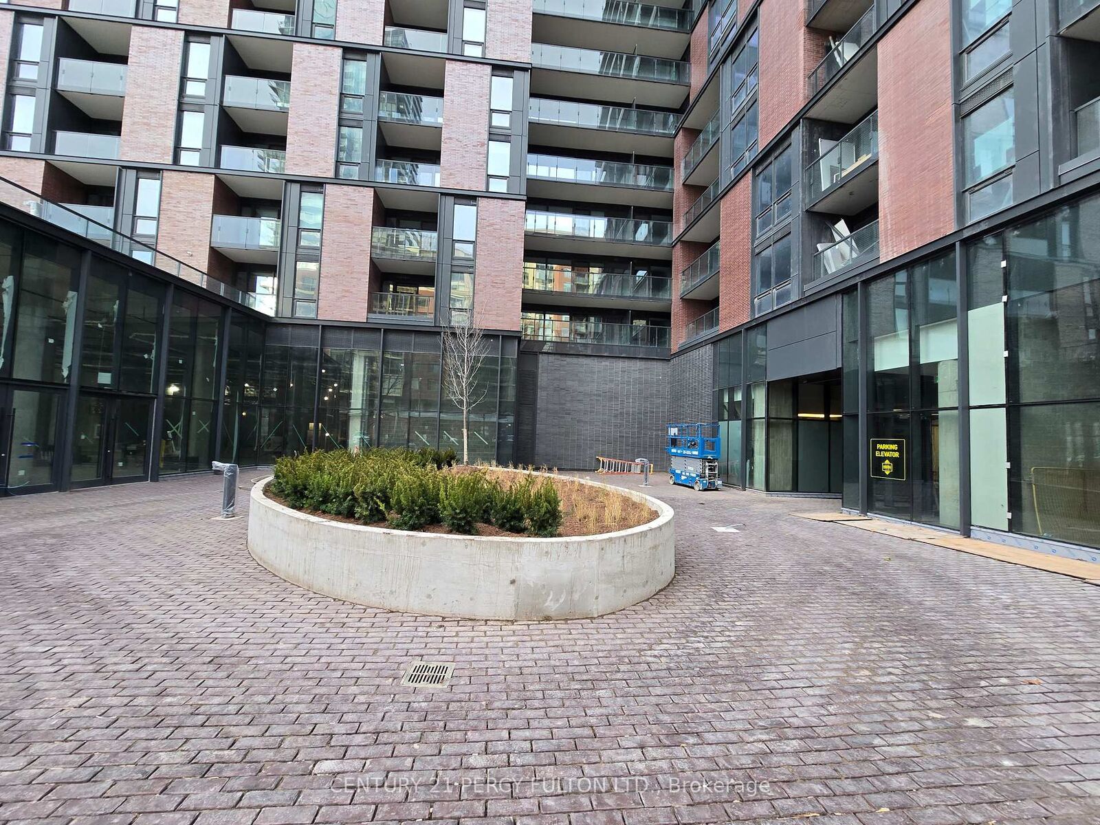 Property Photo:  35 Parliament Street 1709  ON M5A 0Z5 