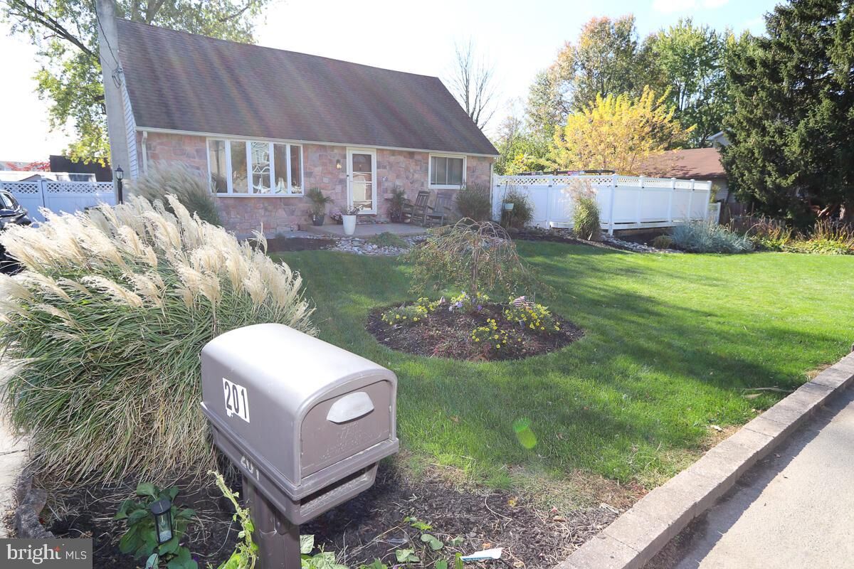 Property Photo:  201 Castello Avenue  PA 19040 