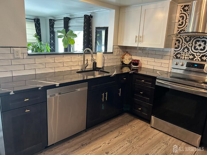 Property Photo:  275 Convent Road 275A  NJ 08831 