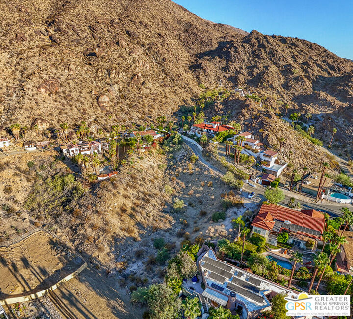 Property Photo:  322 W Crestview Dr  CA 92264 