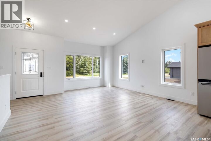 Property Photo:  210 2nd Street S  SK S0K 4R0 