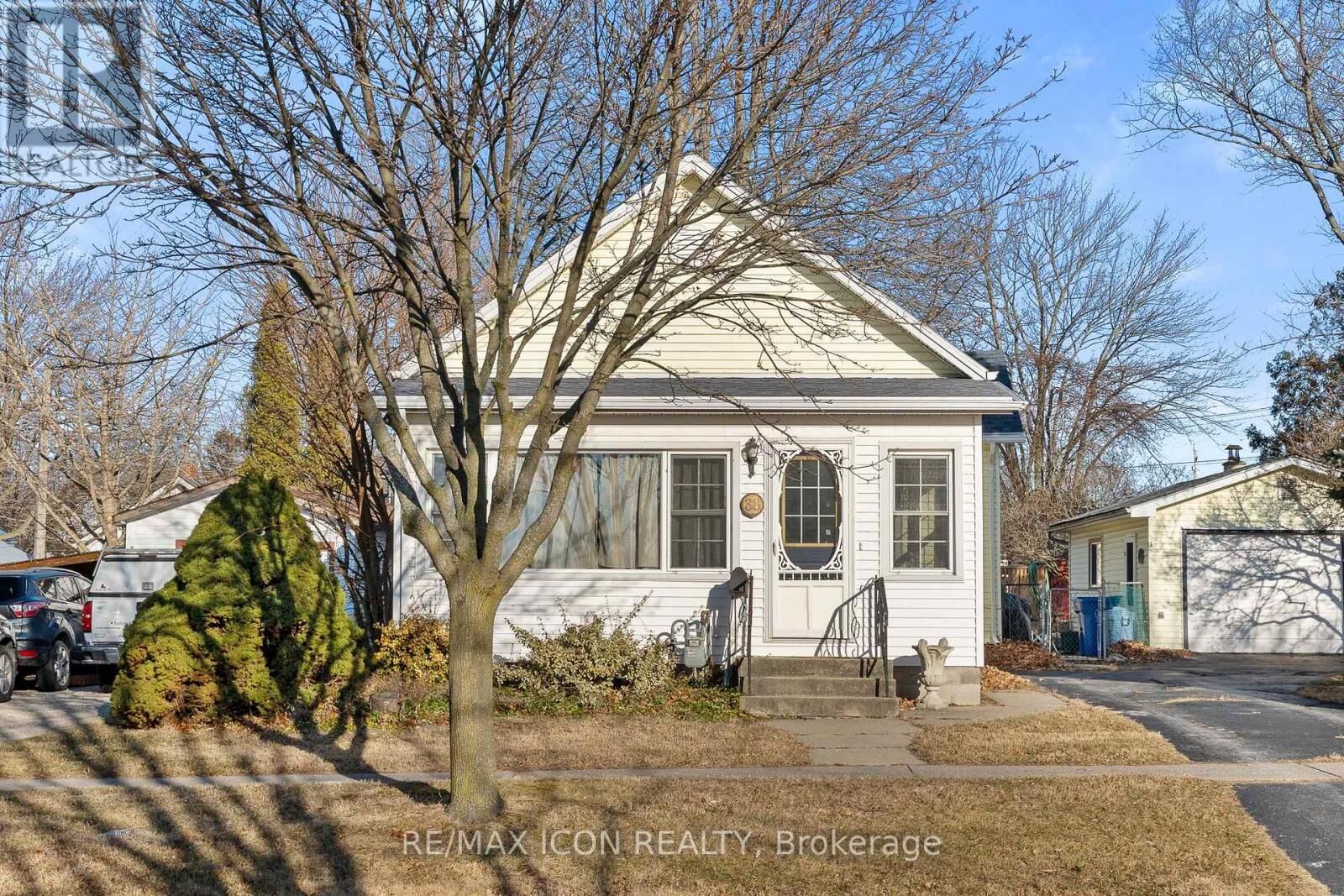 Property Photo:  38 Myrtle Street  ON N9Y 1M3 