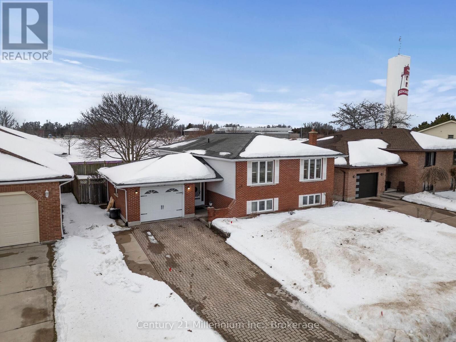 Property Photo:  898 McPherson Crescent  ON N2Z 1M1 