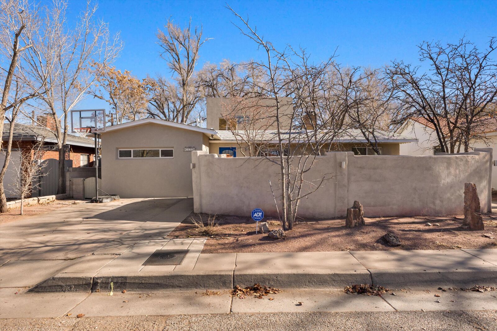 Property Photo:  912 Hermosa Drive NE  NM 87110 