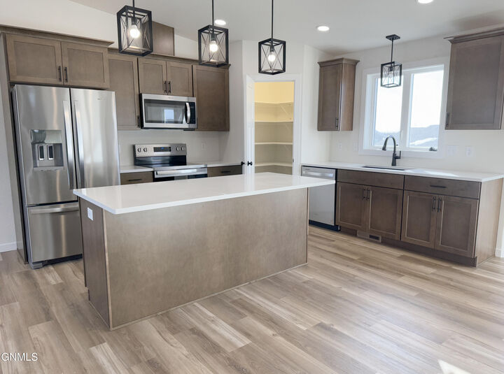 Property Photo:  3326 Tyndale Drive  ND 58503 