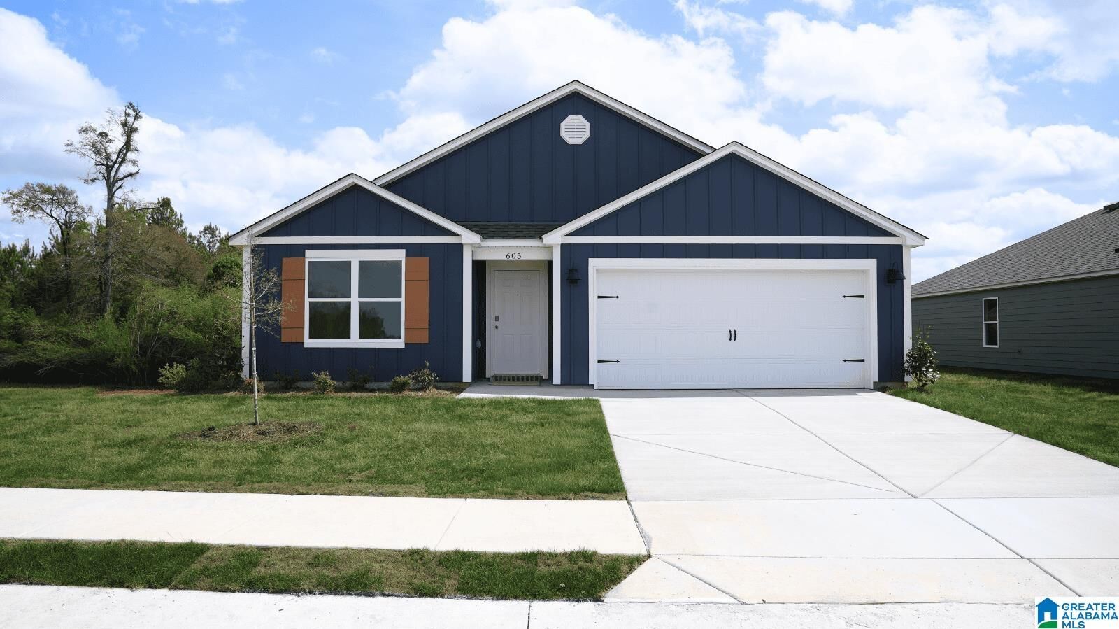 Property Photo: 605 Aberdeen Trace AL 35040