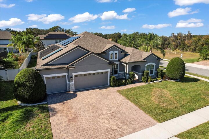 Property Photo: 3112 Pinenut Drive FL 32712