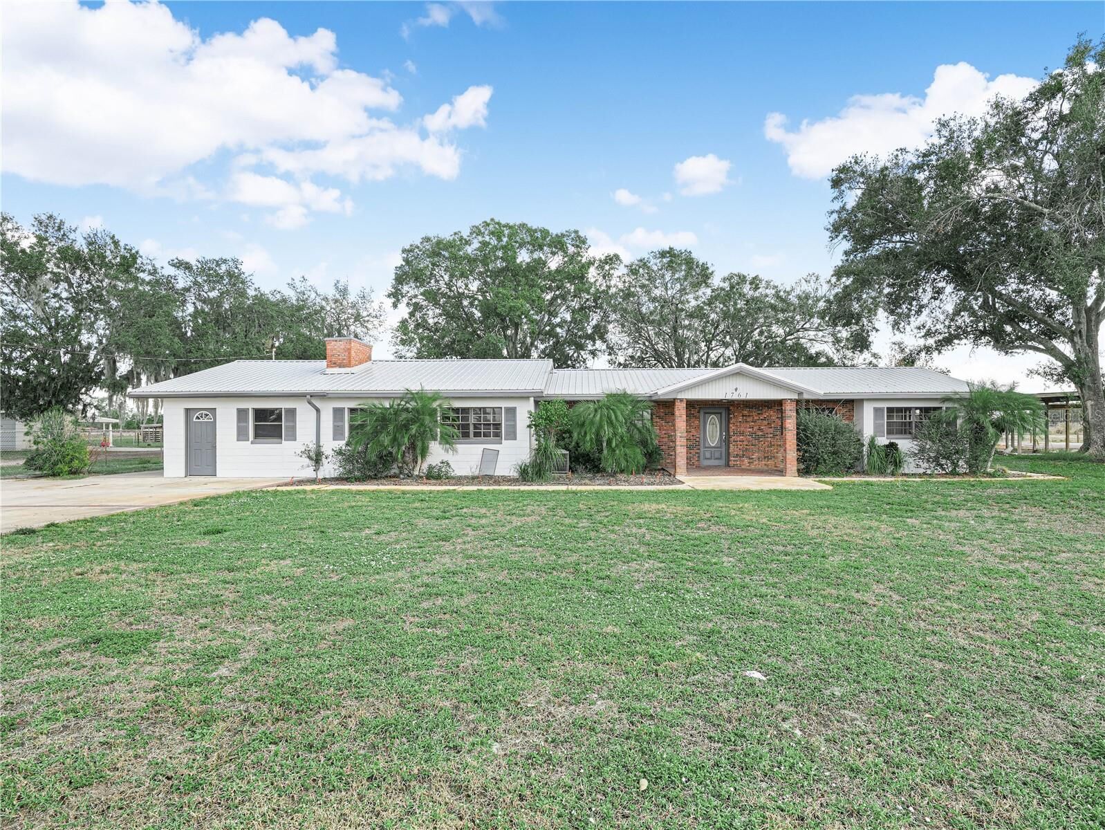 Property Photo: 1761 Hwy 630 W FL 33843