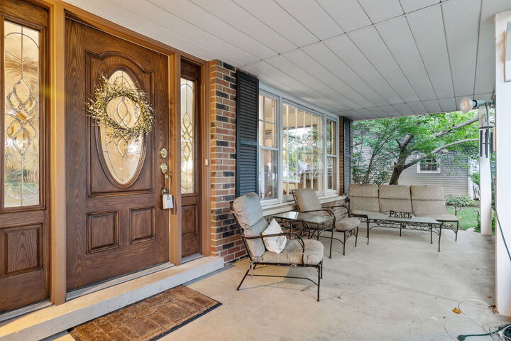 Property Photo:  2S501 Seneca Drive  IL 60189 