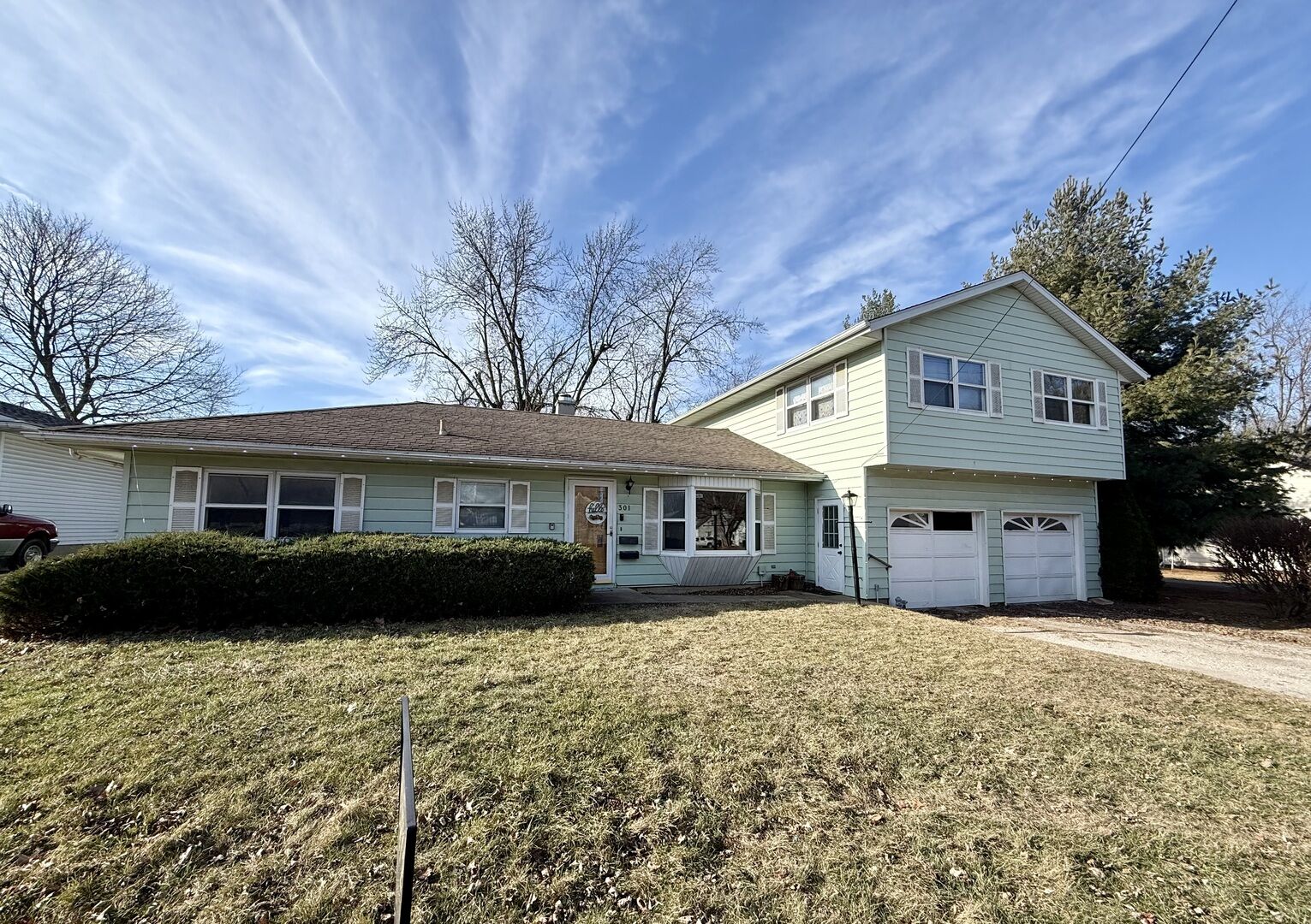 Property Photo:  301 S Walnut Street  IL 61727 