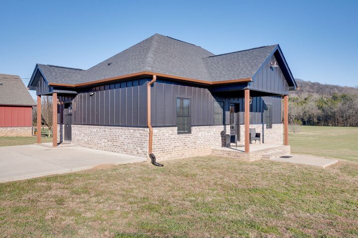 Property Photo:  407 Shelbyville Hwy  TN 37334 