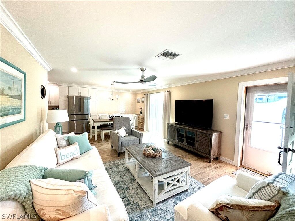 Property Photo:  1435 Curlew Avenue 1  FL 34102 