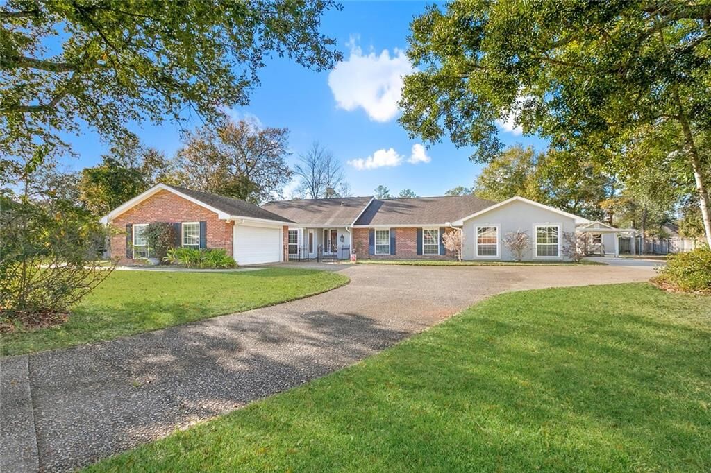 Property Photo:  204 Camborne Lane  LA 70461 