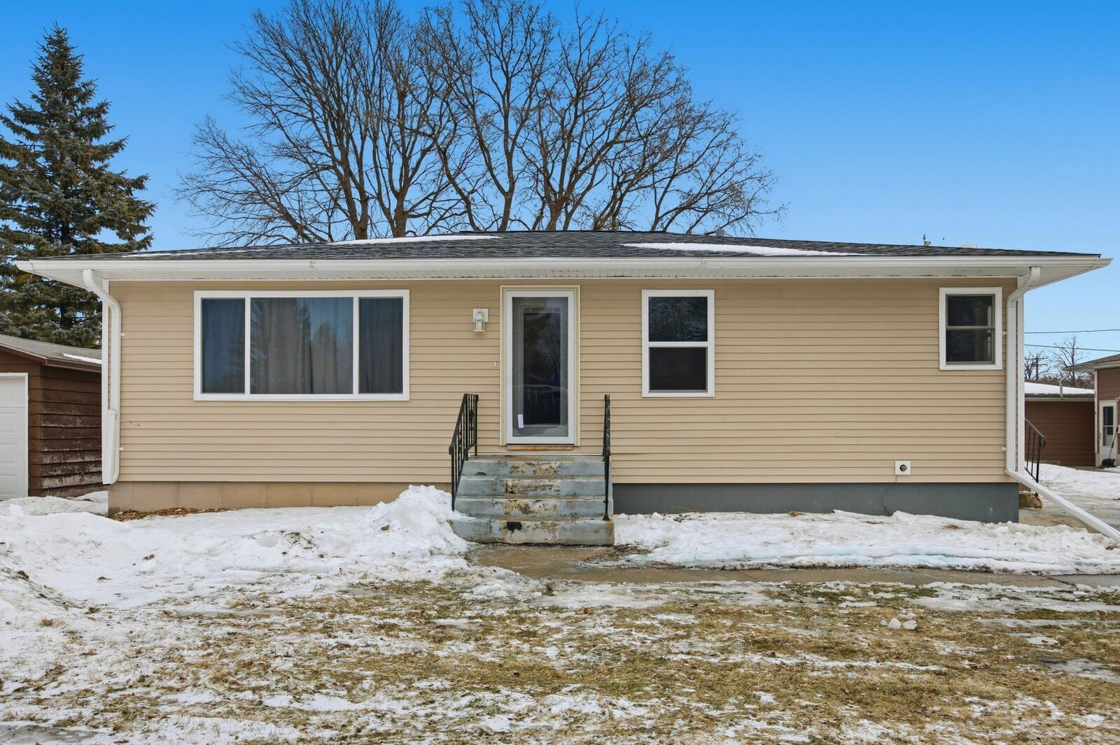 Property Photo:  1155 Rossman Avenue  MN 56501 