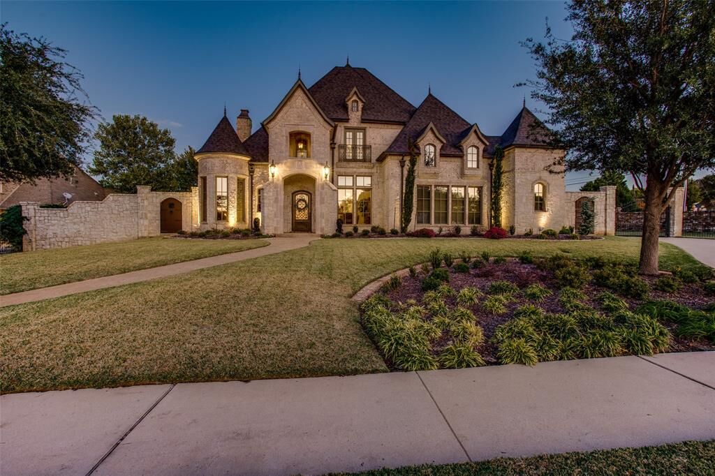 Property Photo:  4901 Rockrimmon Court  TX 76034 