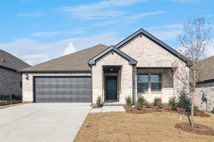 Property Photo:  802 Edgehurst Dr  TX 75071 