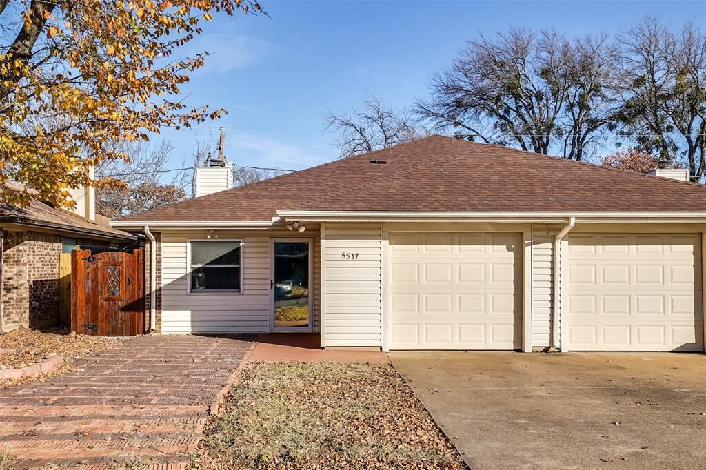 Property Photo:  6517 Oak Forest Court  TX 76112 