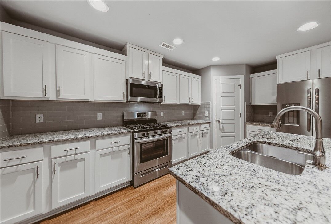 Property Photo:  3262 Sundance Street  AR 72764 