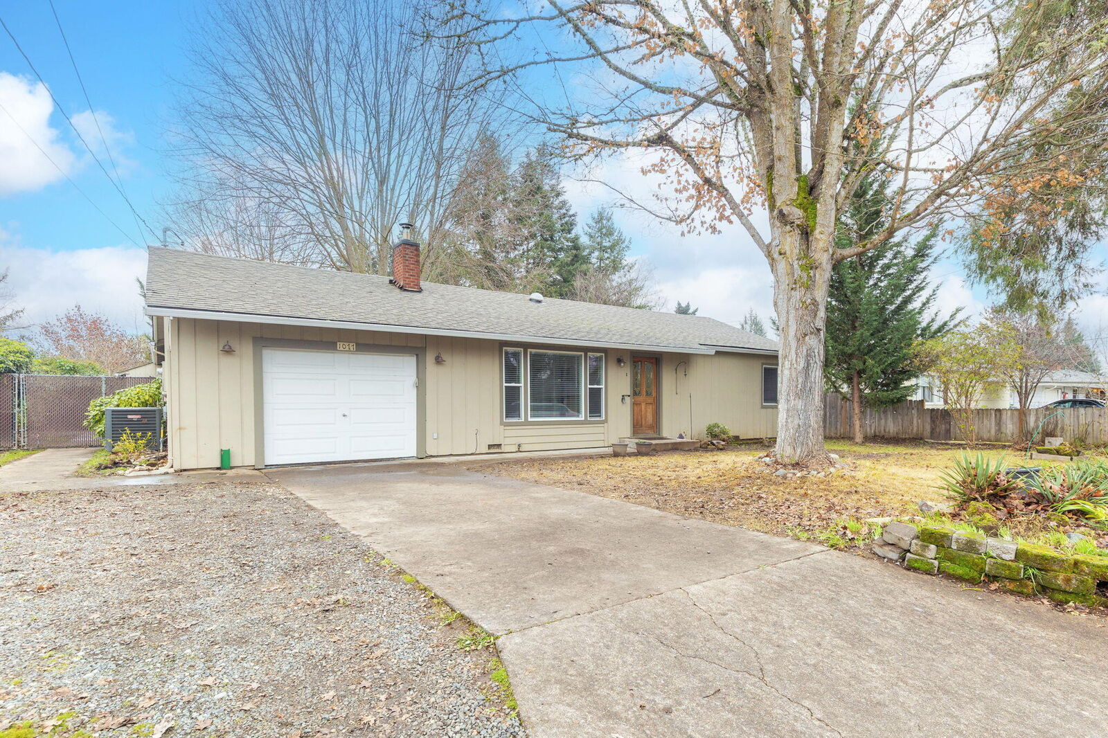 Property Photo:  1077 SE Ashley Place  OR 97526 