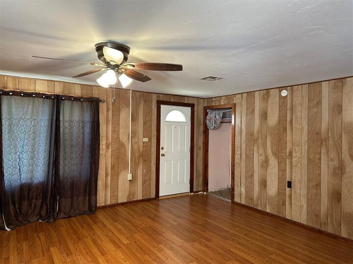 Property Photo:  1424 S Academy Road  OK 73044 