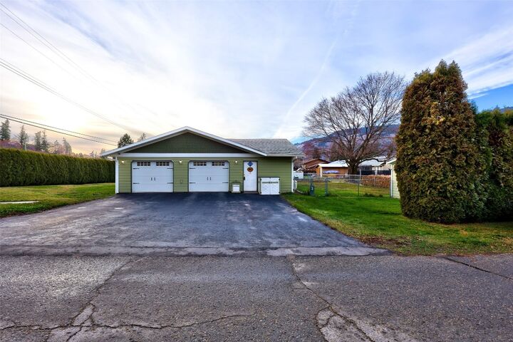 Property Photo:  1110 Second Avenue  BC V0E 1M0 