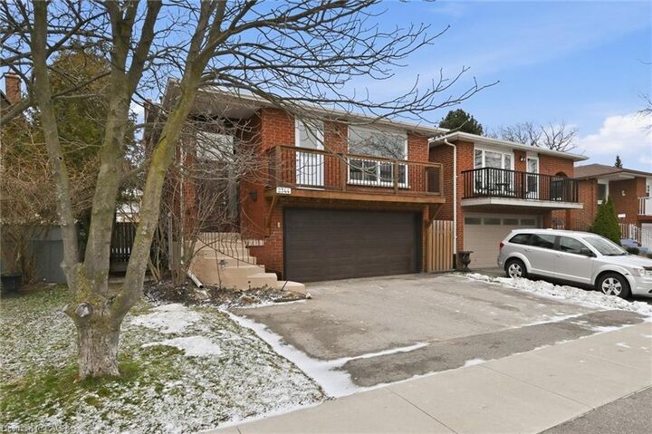 Property Photo: 2344 Glastonbury Road ON L7P 3Y3