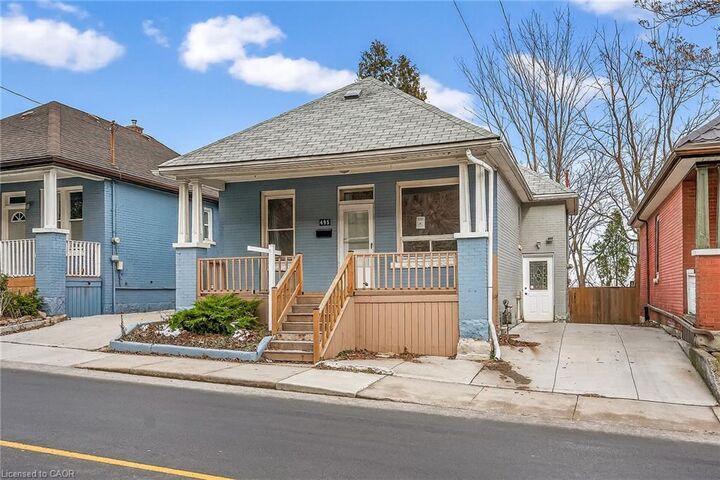 Property Photo:  495 Charlton Avenue E  ON L8N 1Z4 