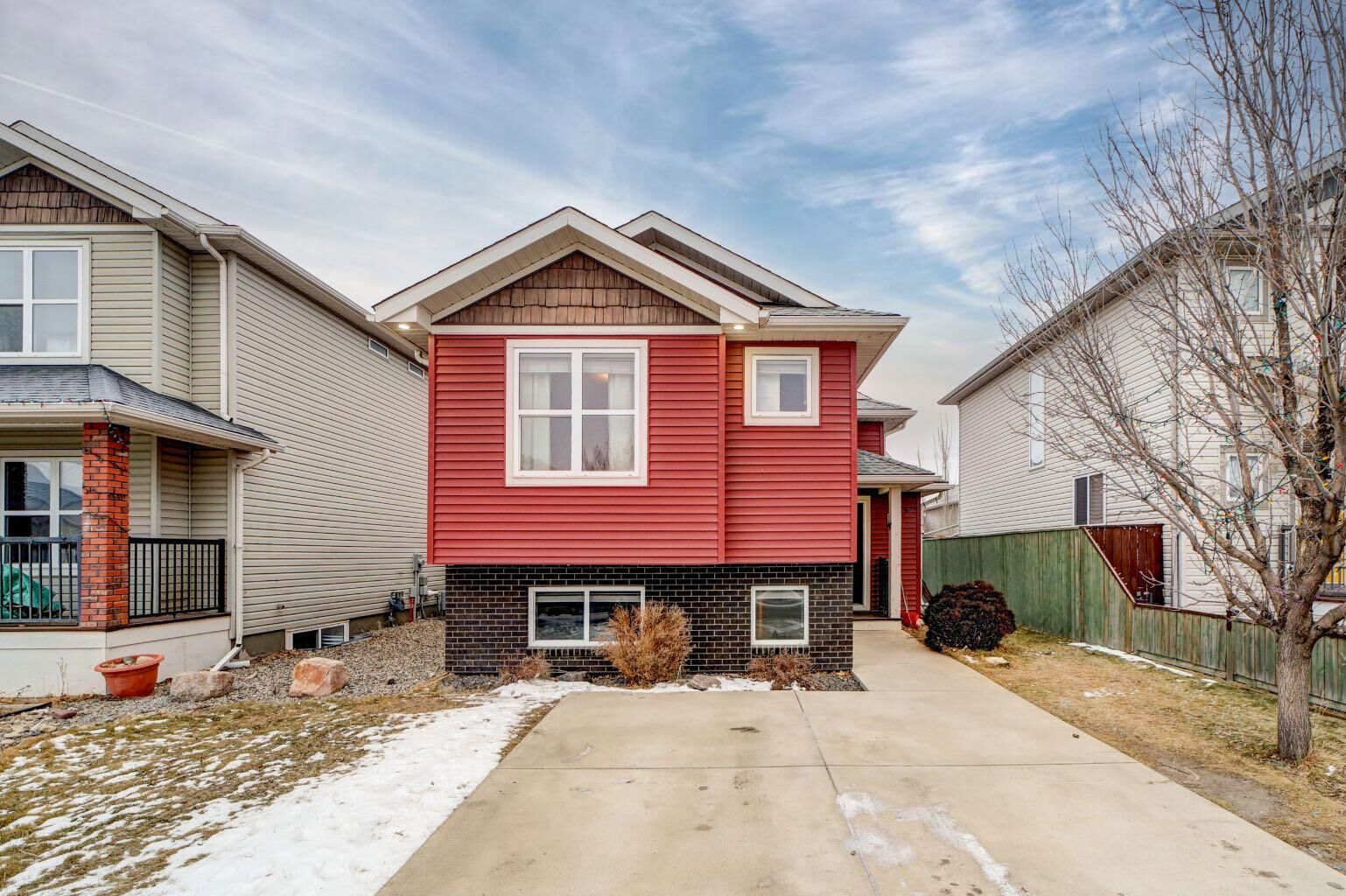 Property Photo:  307 Sundance Drive  AB T0L 0V0 