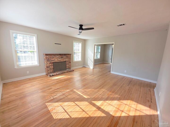 Property Photo:  120 W Lakeview Ave  FL 32501 