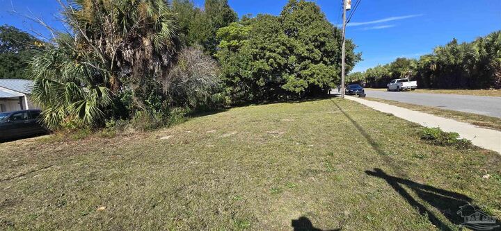 Property Photo:  2809 N Haynes St  FL 32503 