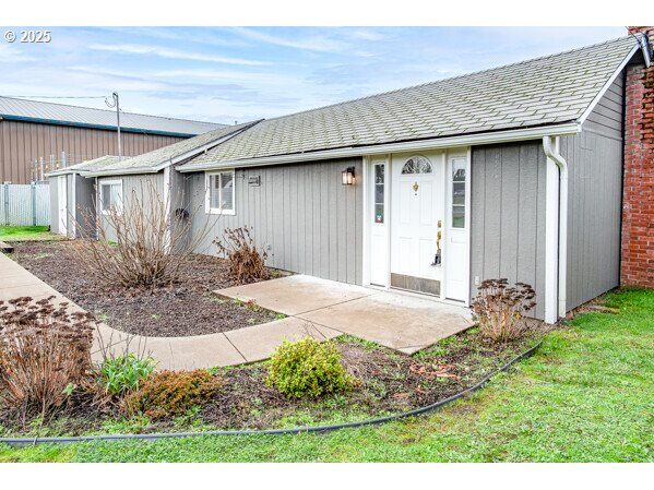 Property Photo: 1750 Taney St OR 97402