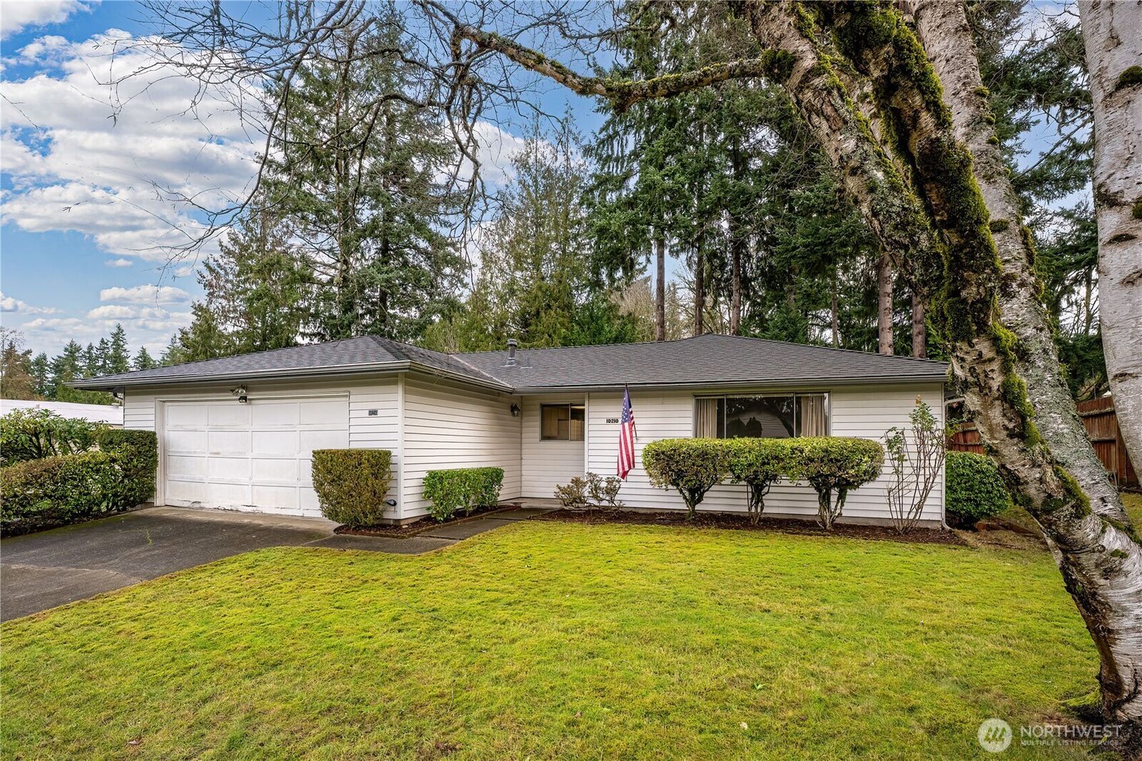 Property Photo:  10210  163rd Avenue NE  WA 98052 